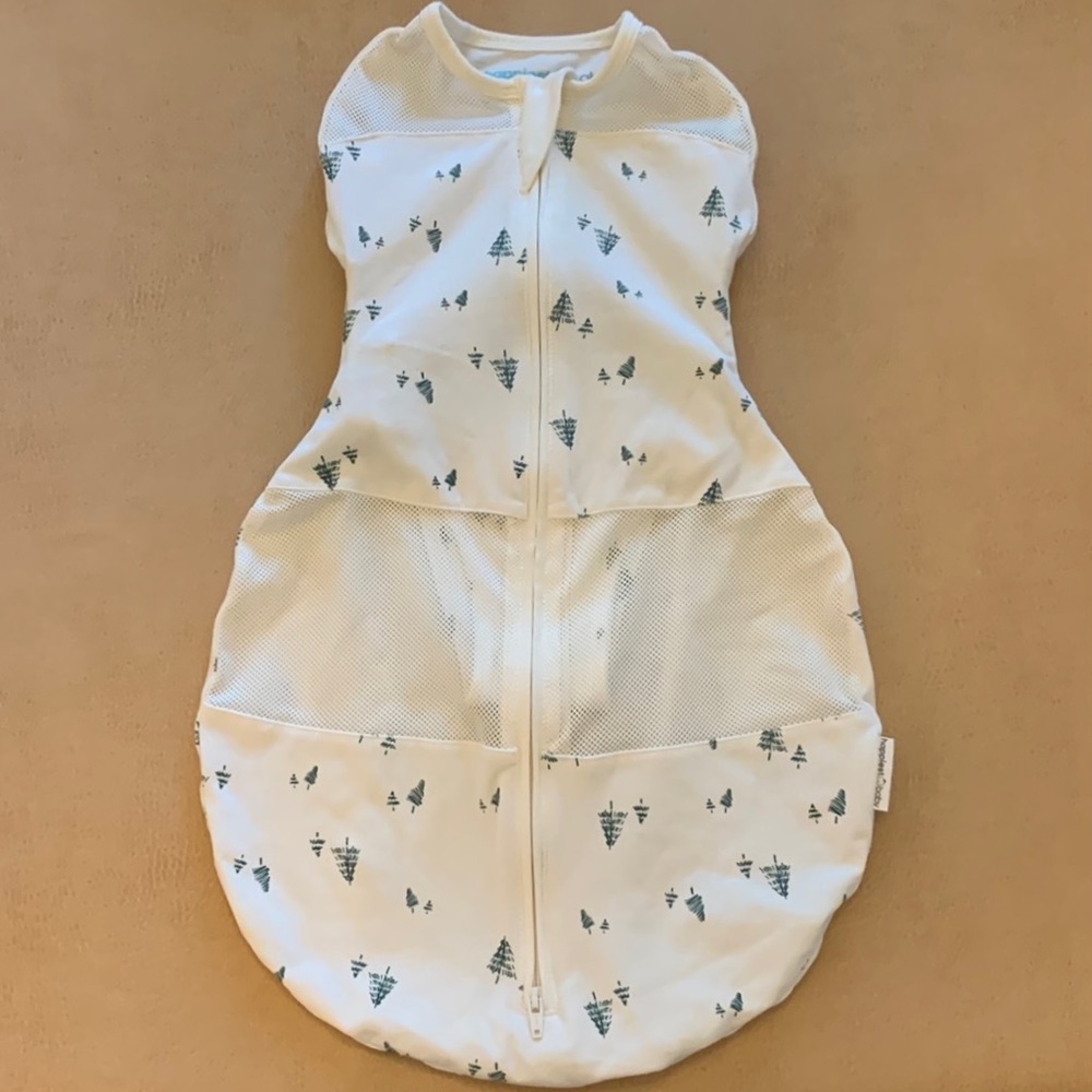 Happiest Baby Sleepea Swaddle in size Small 0-3 months in Ivory Pines Pattern
